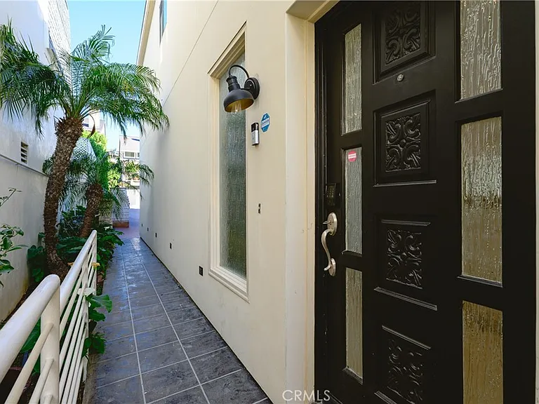 883 Katella St — Photo 16