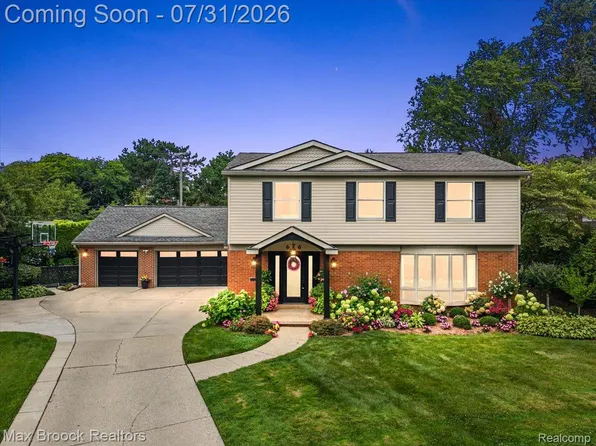 676 Peach Tree Ln, Grosse Pointe, MI 48236