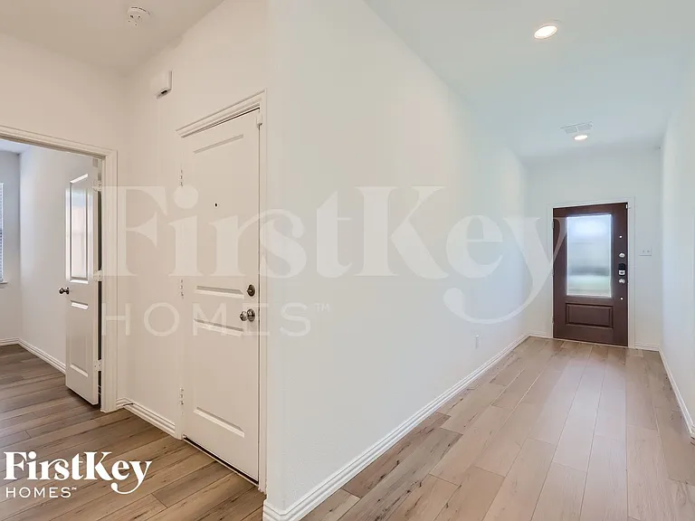 212 Wyndemere Ln — Photo 4