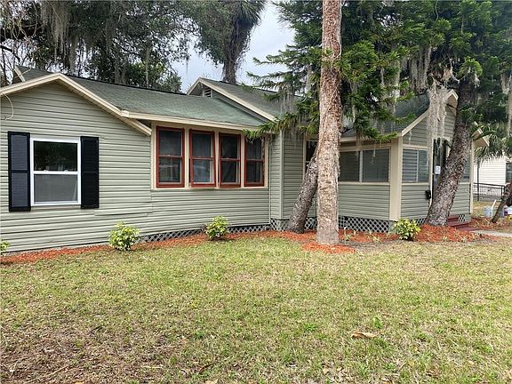 3rd image of 709 Park Dr
