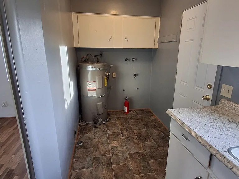 309 Marie St — Photo 13