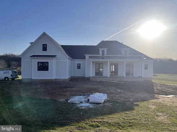 652 Americana Ln, Hedgesville, WV 25427