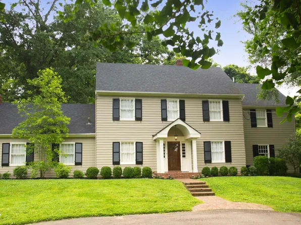 1403 Walnut Ln, Anchorage, KY 40223