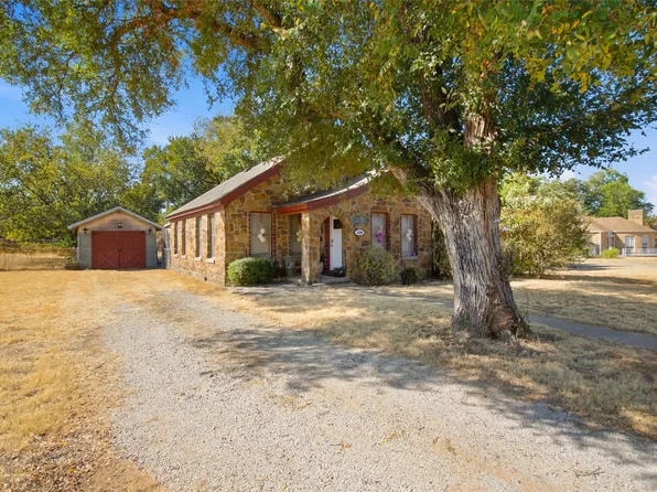 1326 4th St, Graham, TX 76450