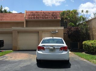 19620 Bobolink Dr, Hialeah, FL 33015