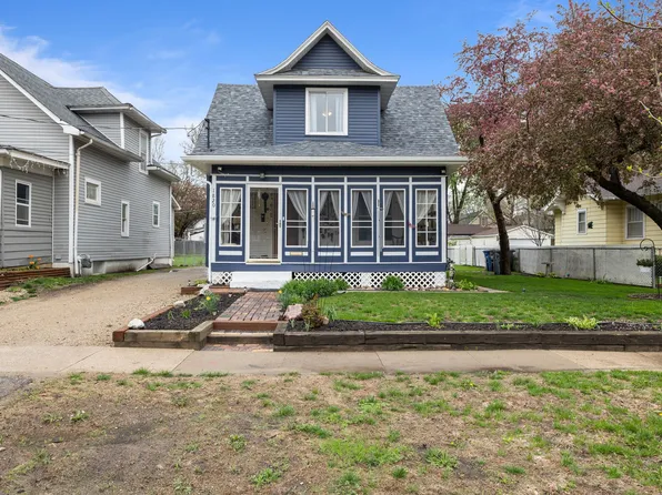 1820 E Walnut St, Des Moines, IA 50316