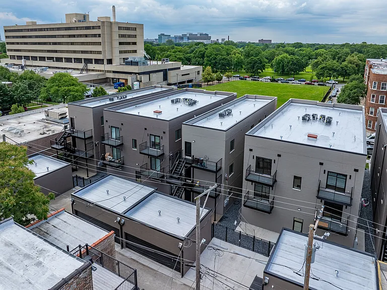 416 E 50th Pl #3W — Photo 25