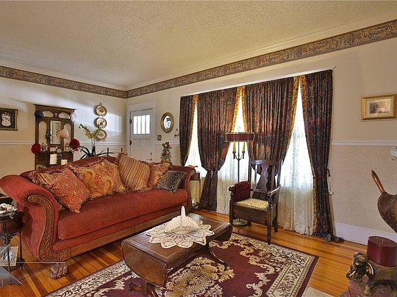 3rd image of 1041 Highland Ave