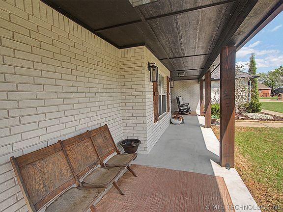 3rd image of 3806 Club View Dr