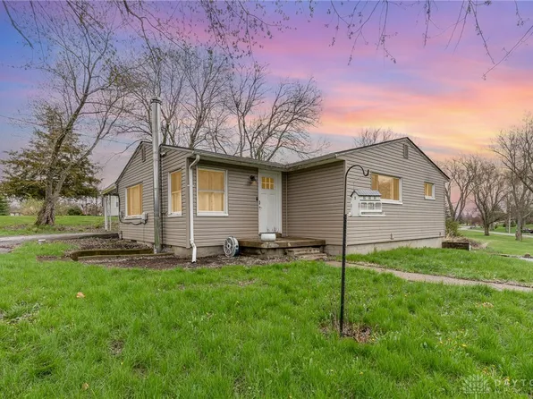 1186 Steven Circle Dr, New Carlisle, OH 45344