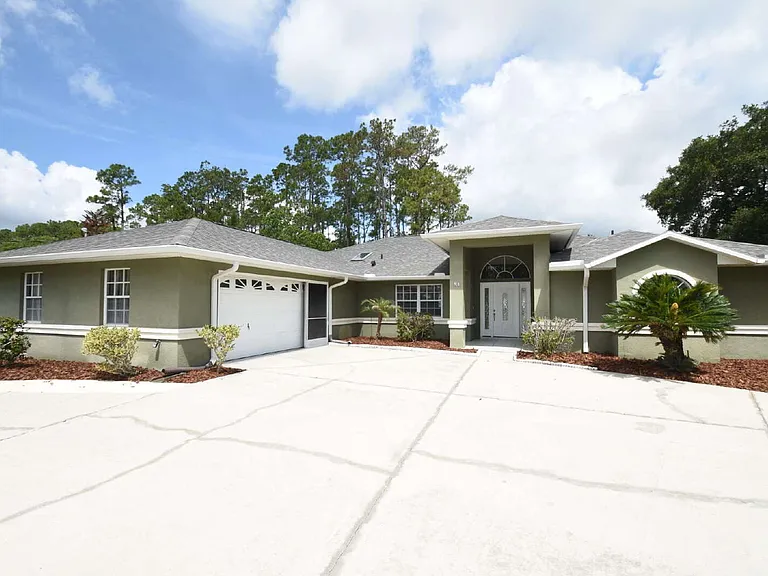 33 Poinsettia Ln — Photo 2