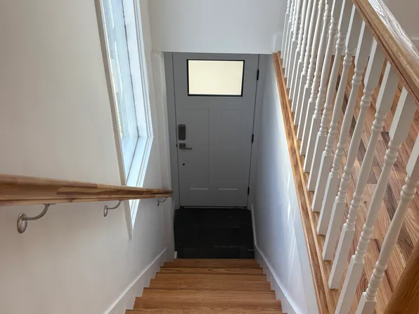 9 Ferry Ln #B, Barrington, RI 02806