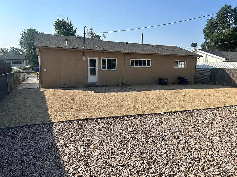 88 Rose Dr — Photo 41
