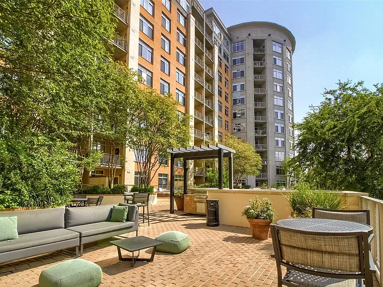 54 Rainey St #1109 — Photo 31