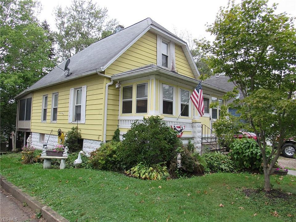 1st image of 1139 E River St