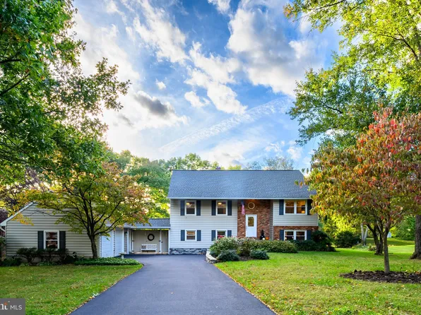 1813 Woodrail Dr, Millersville, MD 21108