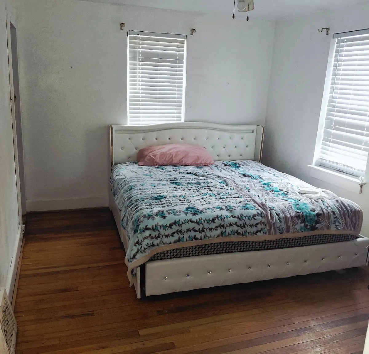 4 bed, 2026 sqft, $800 — Photo 1