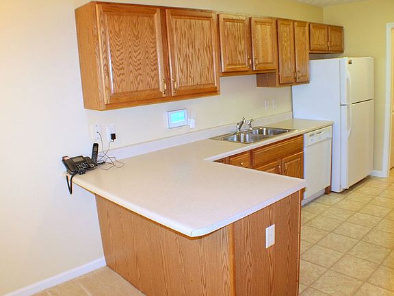 5th image of 303 Rose Hill Ln
