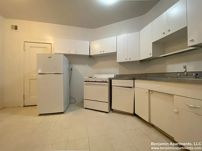 1595 Beacon St #22 — Photo 6