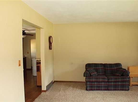 4th image of 907 Laramie Ln
