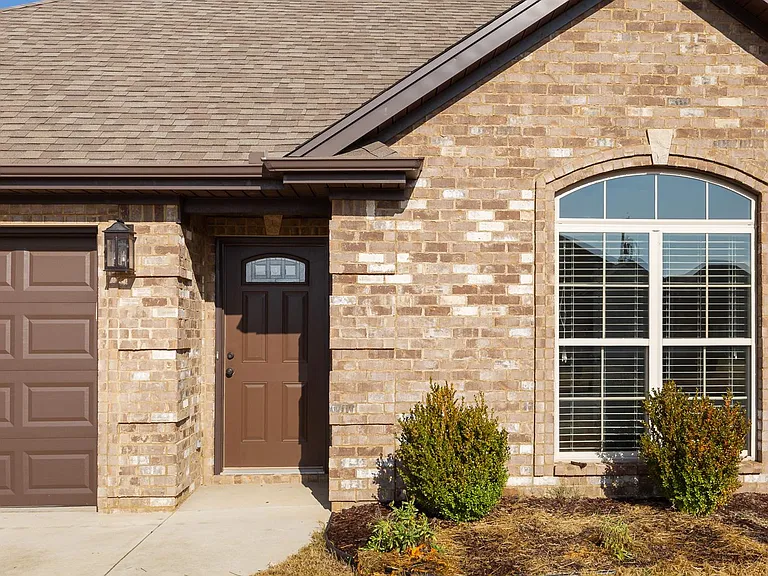 102 Cottonwood Dr — Photo 3