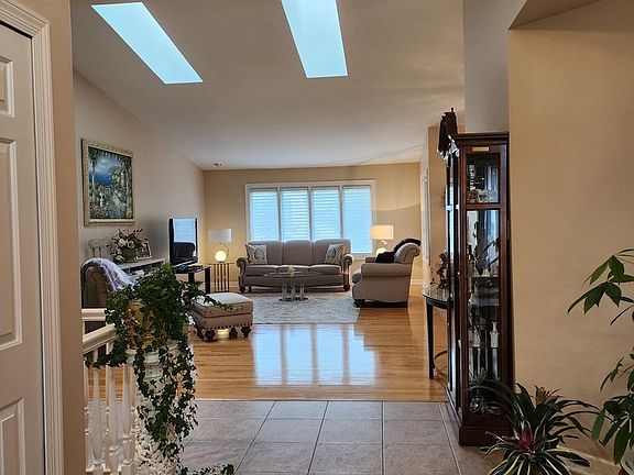 5th image of 9714 Hummingbird Hill Dr
