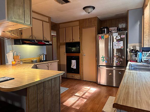 2nd image of 25 Tree Top Ln