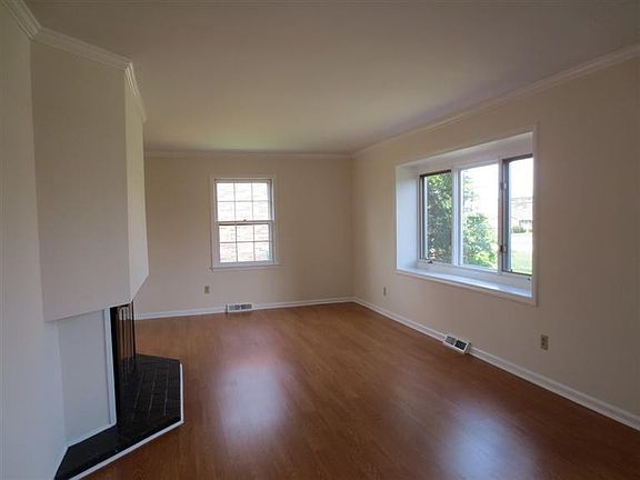 4th image of 3383 Moundview Ct #3385