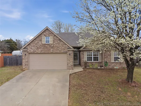 14049 S 300th East Ave, Coweta, OK 74429