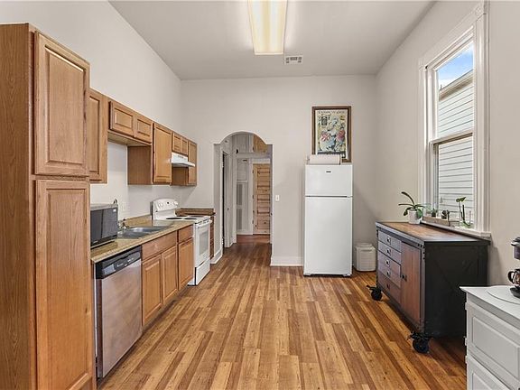 4th image of 4617 La Salle St
