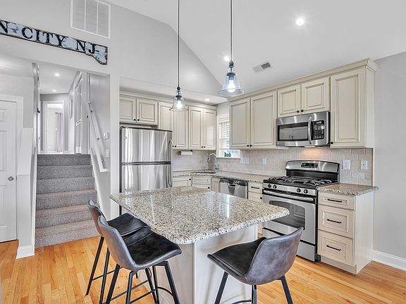 5th image of 13 Asbury Ave #2
