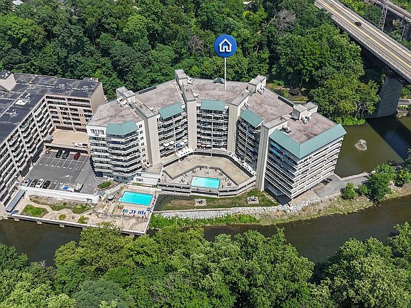 2nd image of 1702 N Park Dr APT 15
