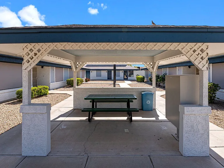 Coronado Glen Apartments — Photo 24