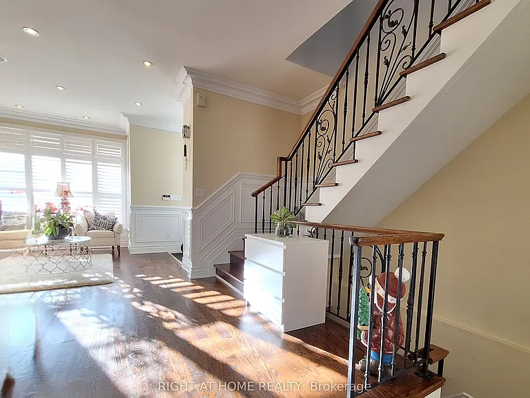378 Douglas Ave — Photo 6