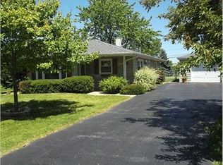 420 Woodlyn Dr, Aurora, IL 60505