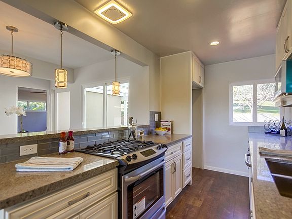 5th image of 3906 Calavo Dr