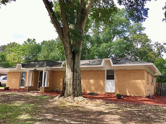 3rd image of 311 N Burbank Dr