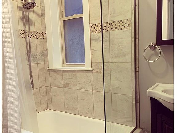 3rd image of 312 Washington Blvd APT 2E