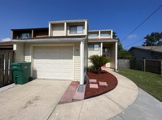 94 5th St, Shalimar, FL 32579