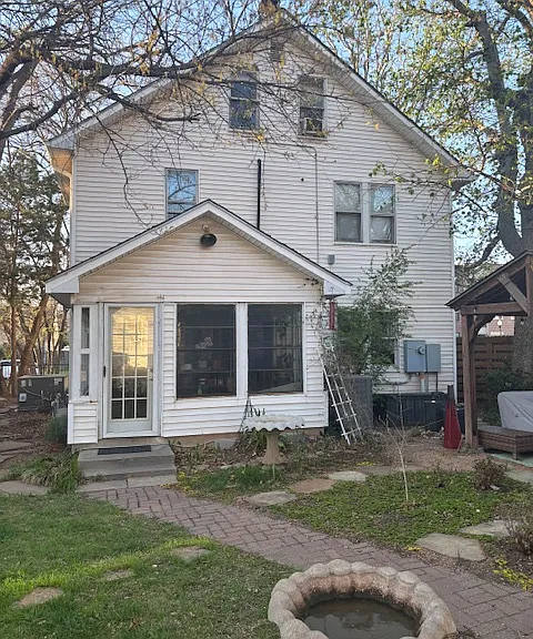 218 W Apache St — Photo 2