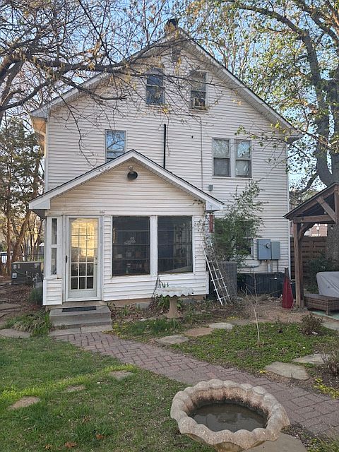 2nd image of 218 W Apache St