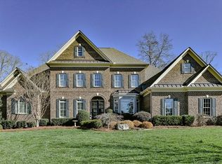 2002 Viscount Dr, Matthews, NC 28104