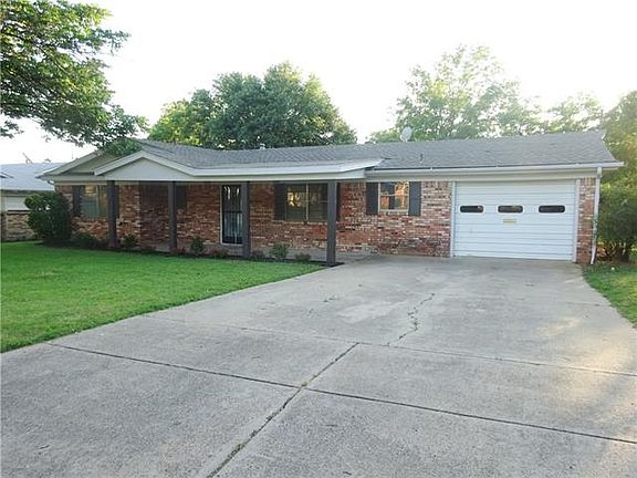 4th image of 1025 Eunice Dr