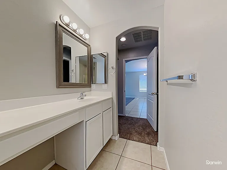 7911 S 48th Ln — Photo 14