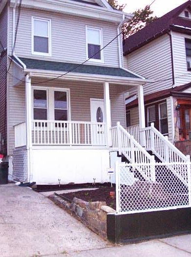 Front with fence and porc