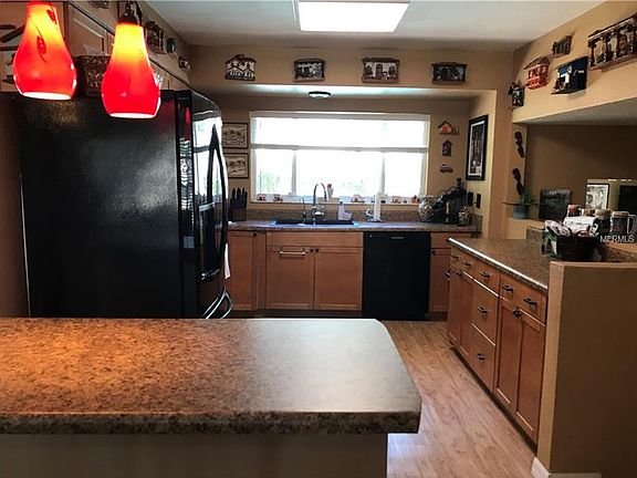 3rd image of 8262 Malvern Cir