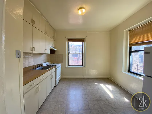 Rented by Realty 2000 Corp | media 27