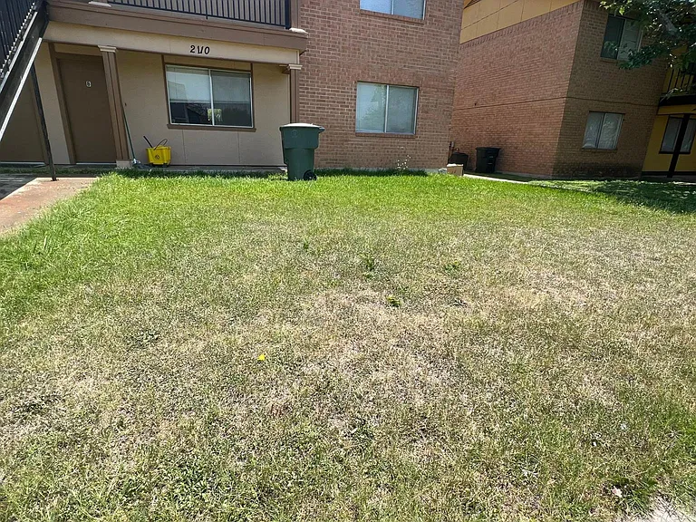 2110 Hunt Dr #B — Photo 11