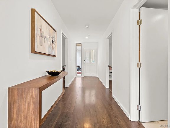 4th image of 2556 Navarra Dr Unit C