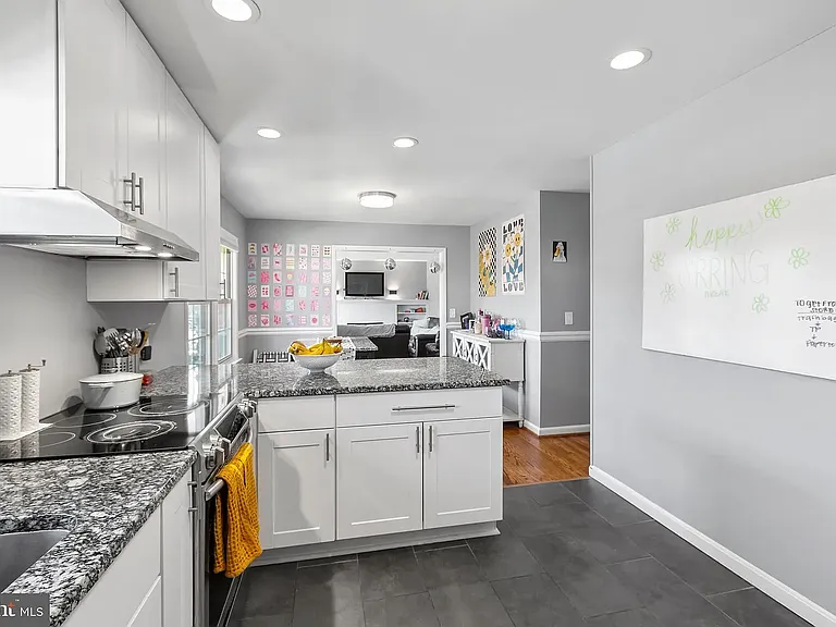 1321 Rowe St #A — Photo 12